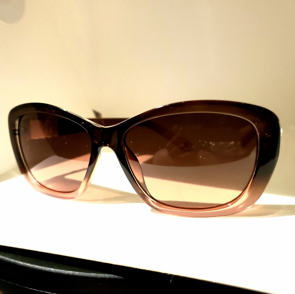 Nicole Lee Miller designer sunglasses  Tortoise shell with crystal